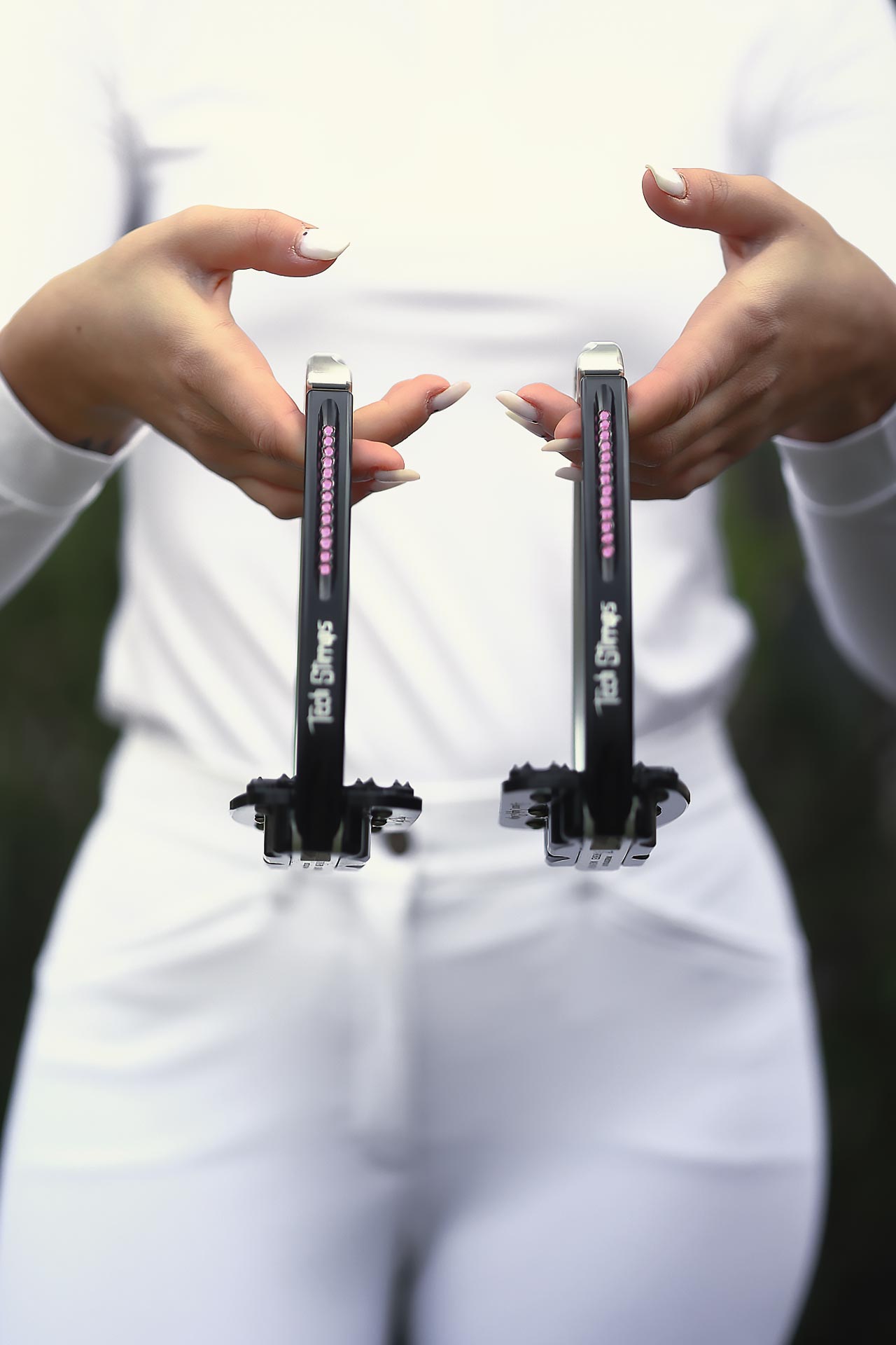 Tech Stirrups — Crystal details (00)